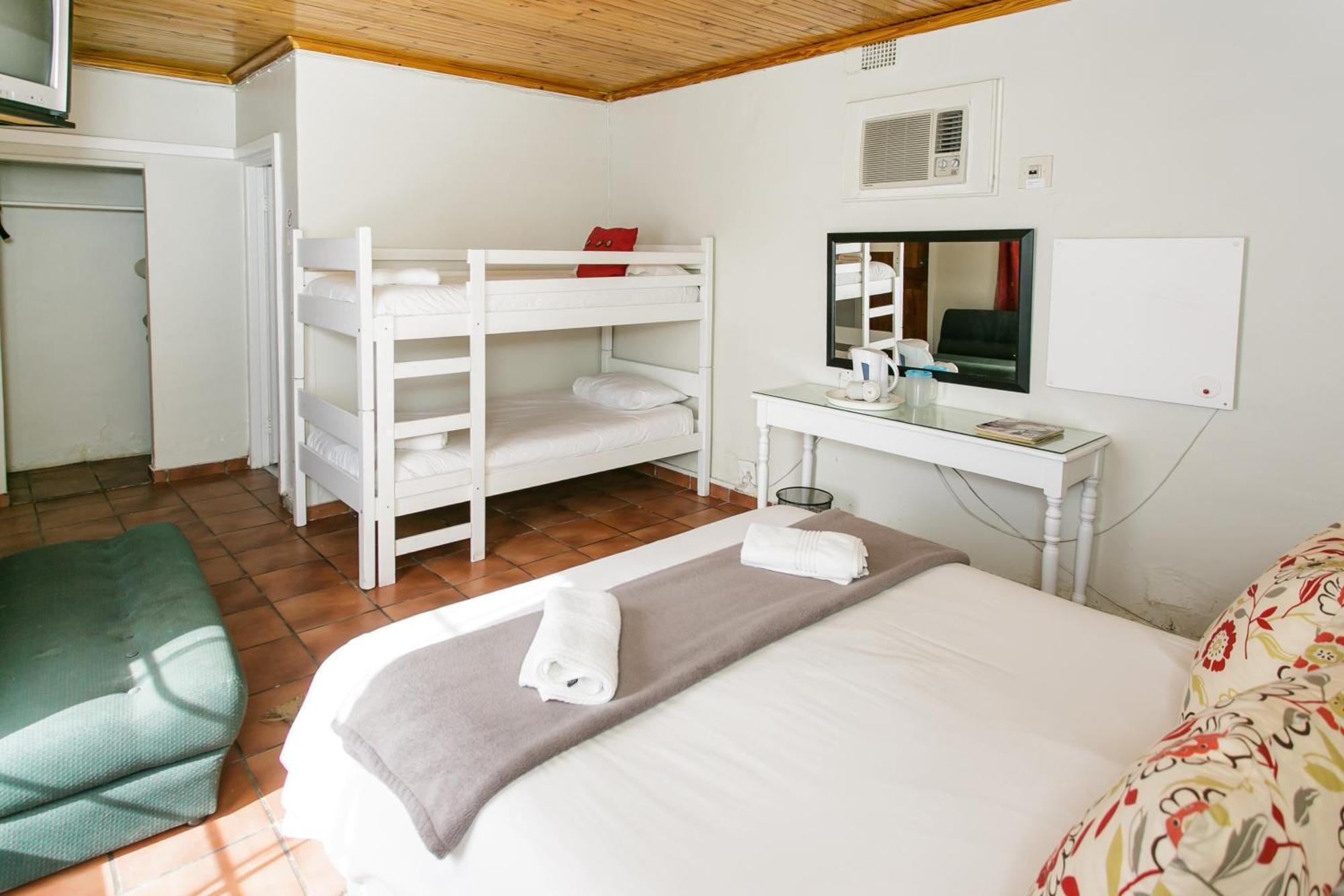 Wagon Wheel Country Lodge Beaufort West Ruang foto