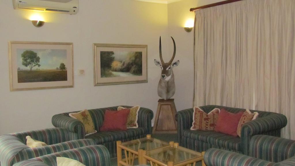 Wagon Wheel Country Lodge Beaufort West Bagian luar foto