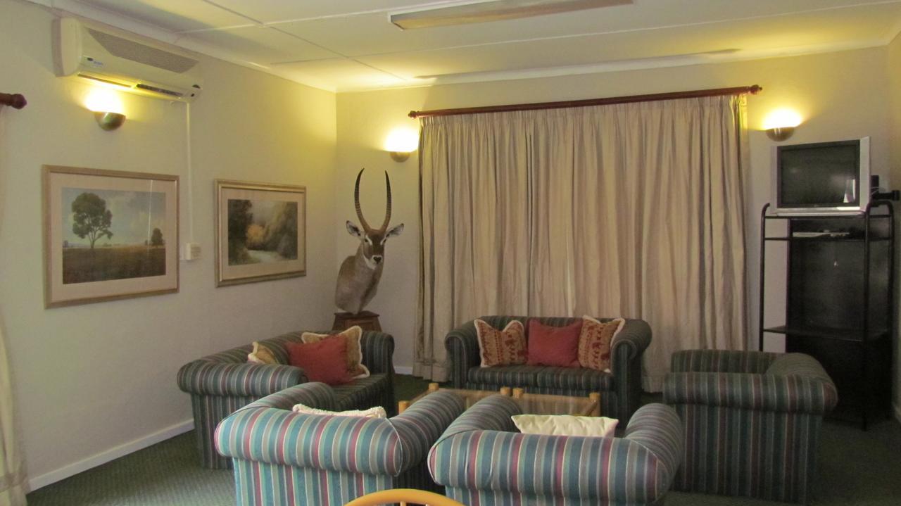 Wagon Wheel Country Lodge Beaufort West Bagian luar foto