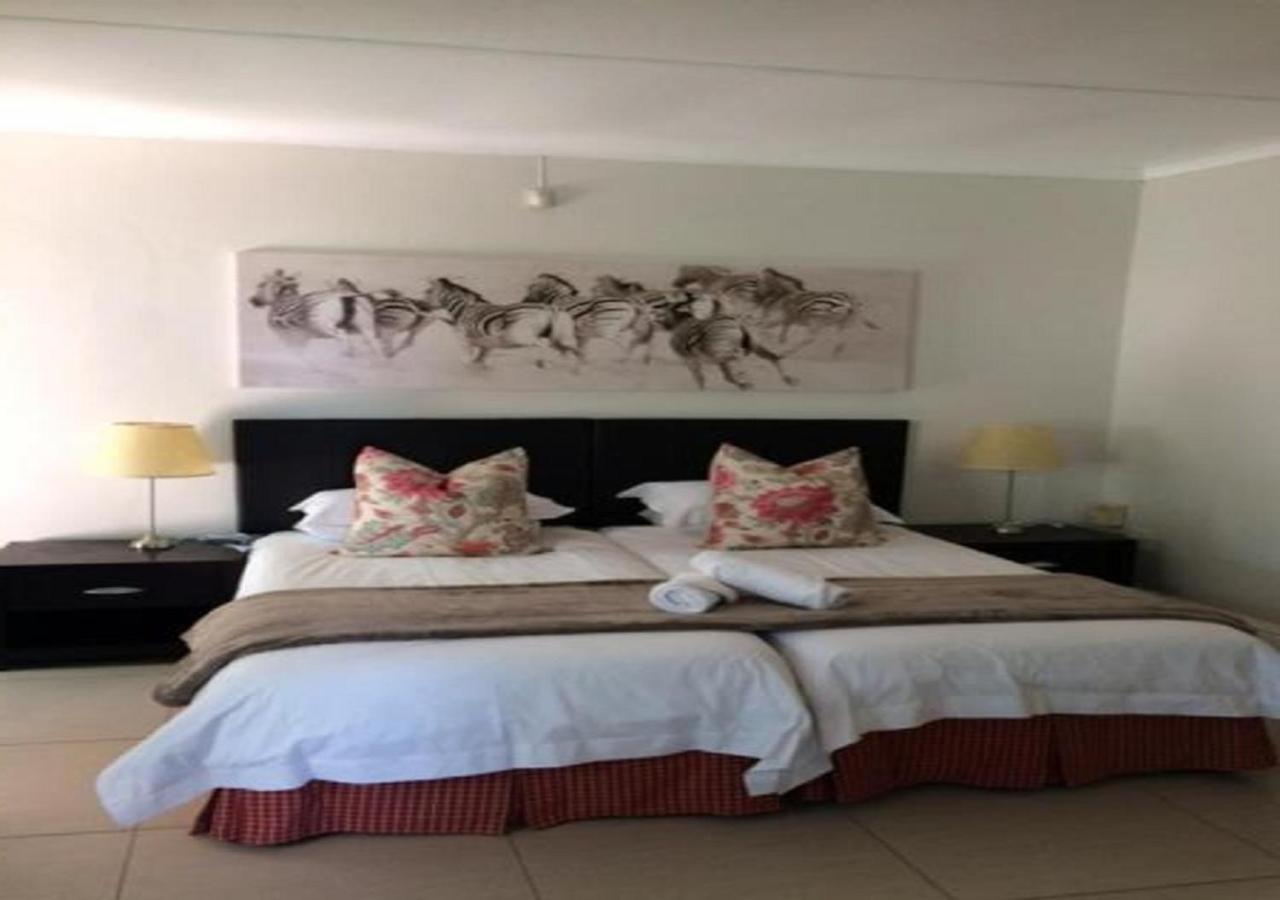 Wagon Wheel Country Lodge Beaufort West Bagian luar foto