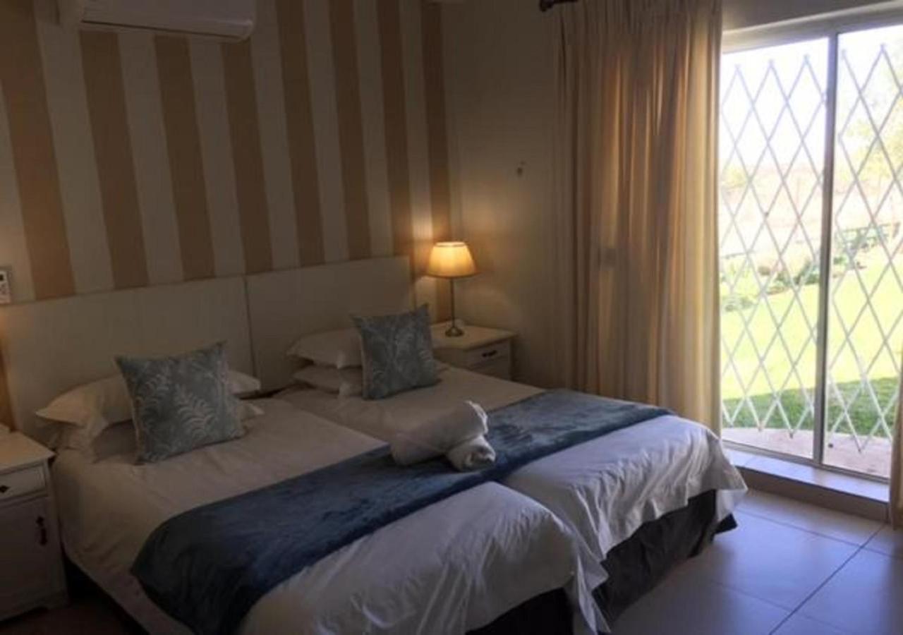 Wagon Wheel Country Lodge Beaufort West Bagian luar foto