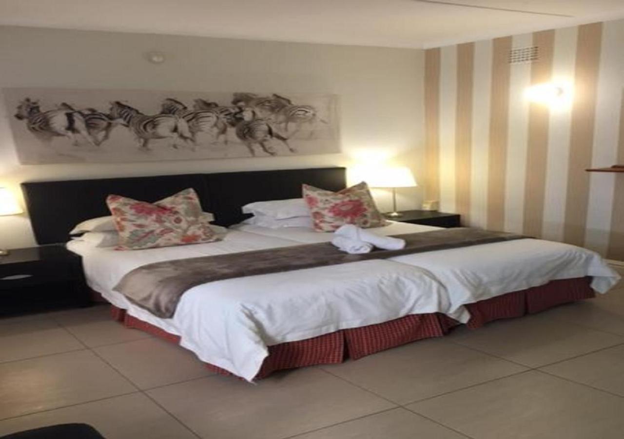 Wagon Wheel Country Lodge Beaufort West Bagian luar foto